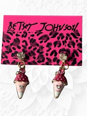 🌸 3/$30 🌸 Betsey Johnson Style - Ice Cream Cone Earrings